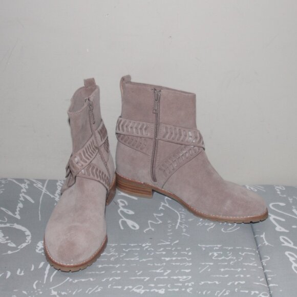 NWOB LADIES JACK ROGERS SUEDE LEATHER ANKLE BOOTS- 7 - Picture 1 of 9